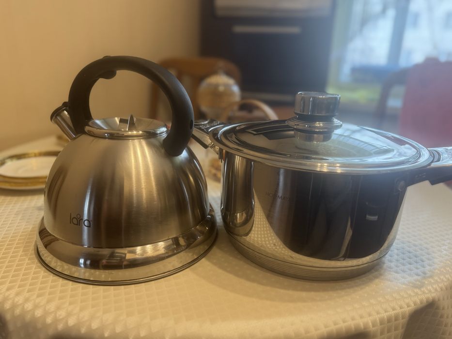 кастрюль и чайник