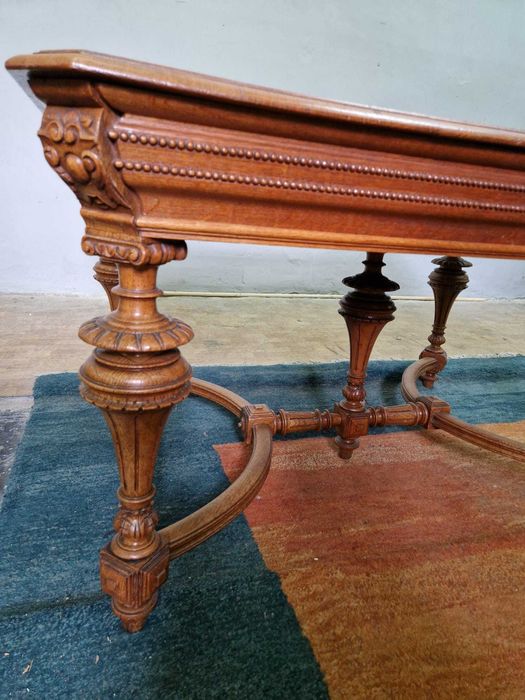 Антикварна резбована трапезна маса от късният викториански период
