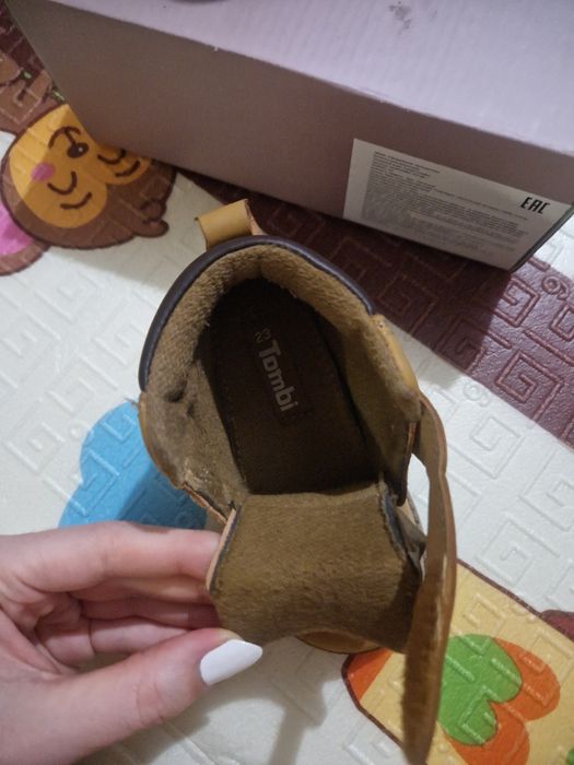 Продам демисезонные ботинки