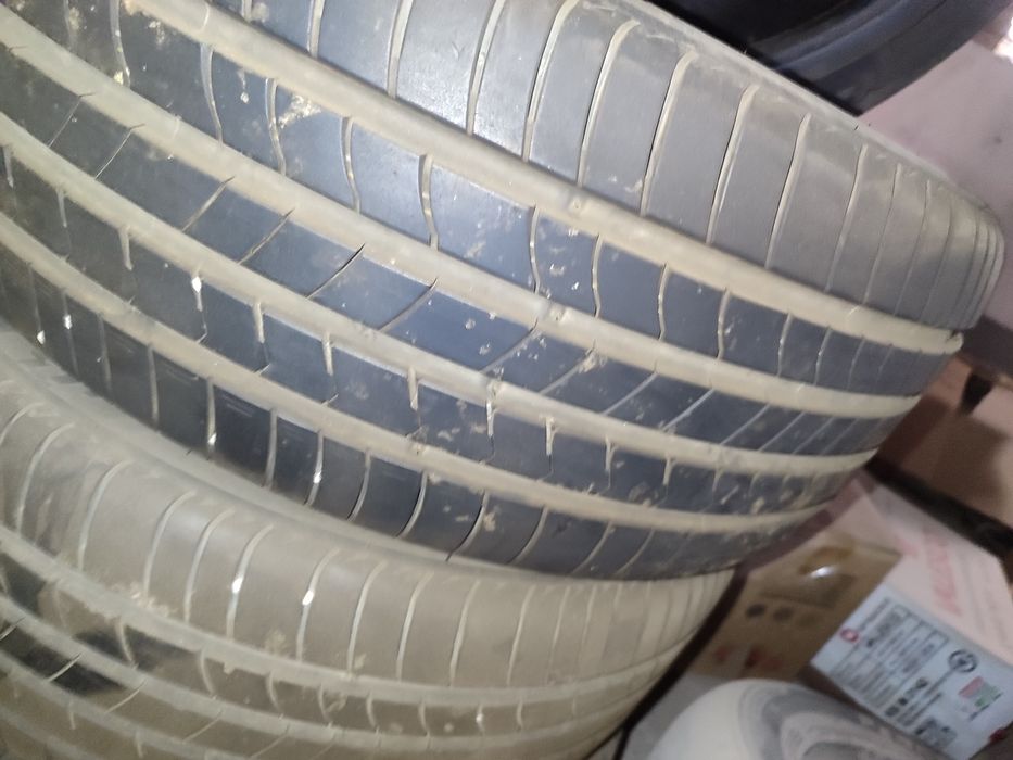 Kumho balon sotiladi 235/45/18 xolati zor