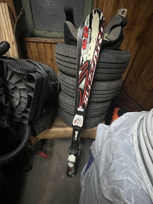 Ски обувки ски и щеки