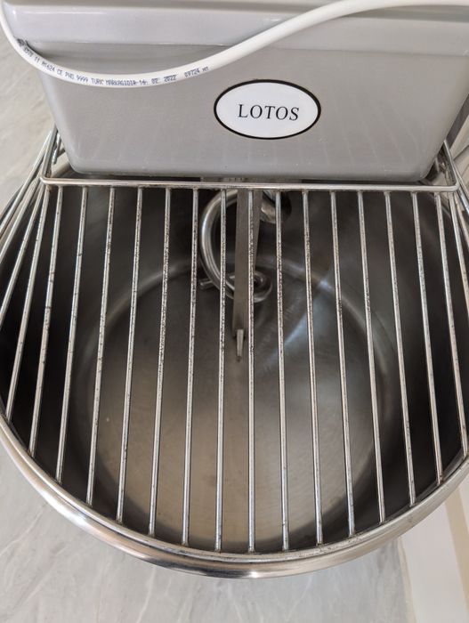 Тестомесильная машина