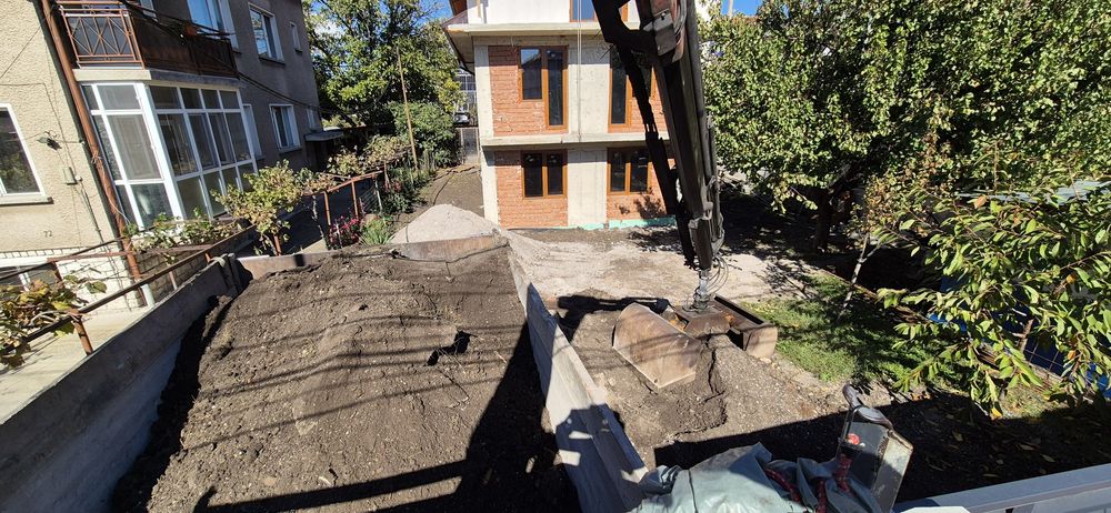 Транспортни услуги с кран и самосвал извозване на боклук