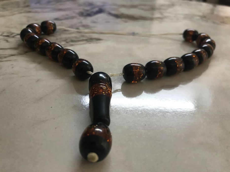 Броеница с 17 зърна, 200 лв.