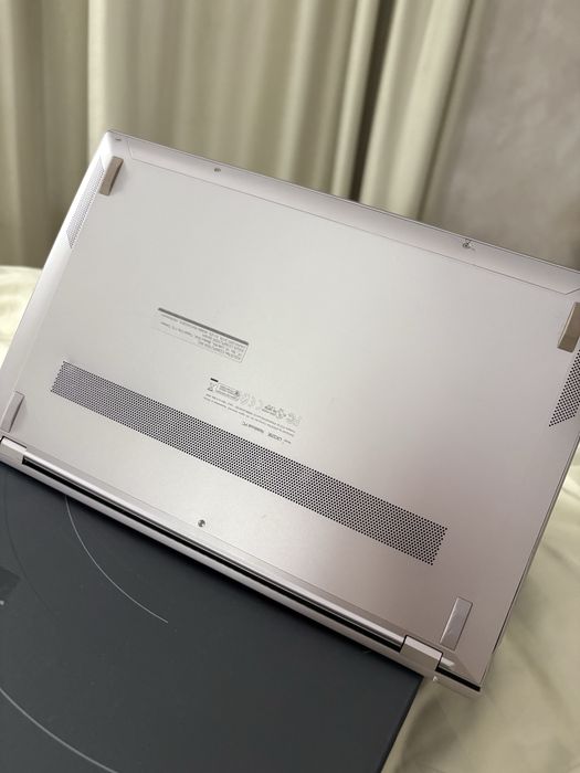 ASUS ZENBOOK 13 UX325E- Laptop ultra subtire, premium, ideal de munca