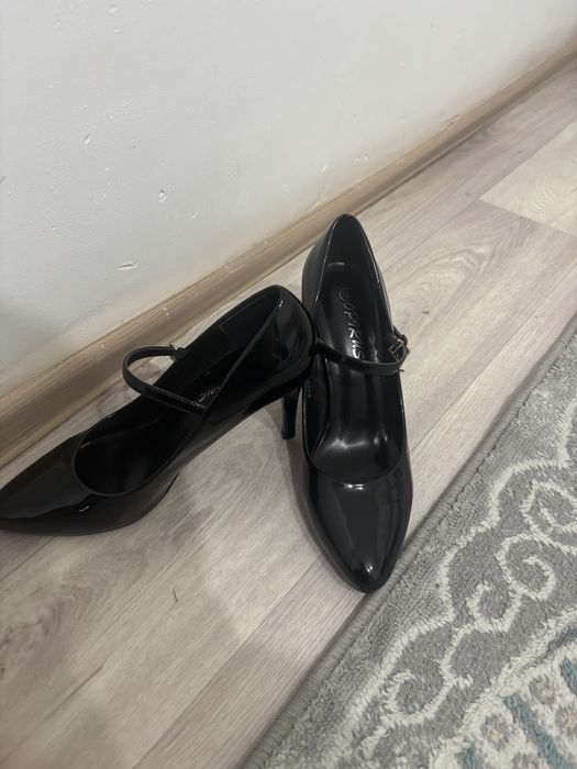 Каблук туфли, почти новые