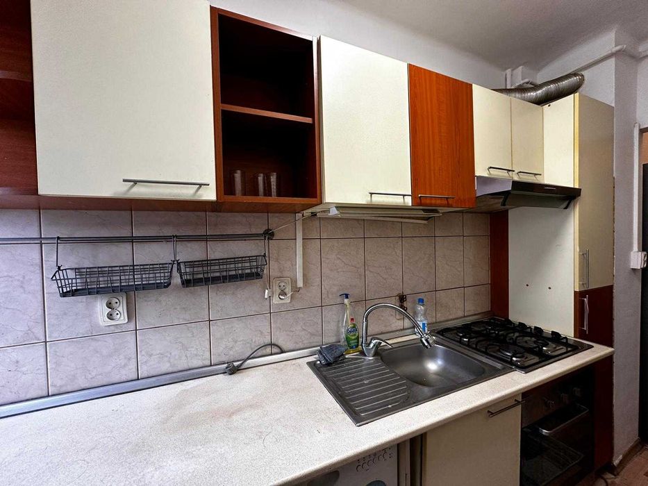 Apartament de inchiriat 3 camere semidecomandat Strada Horea