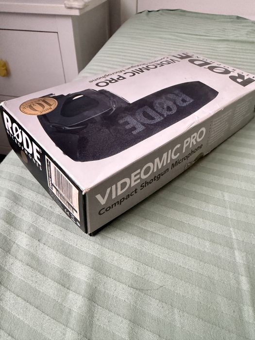 Microfon Rode Videomic Pro cu hotshoe pentru camere foto/video la cutie