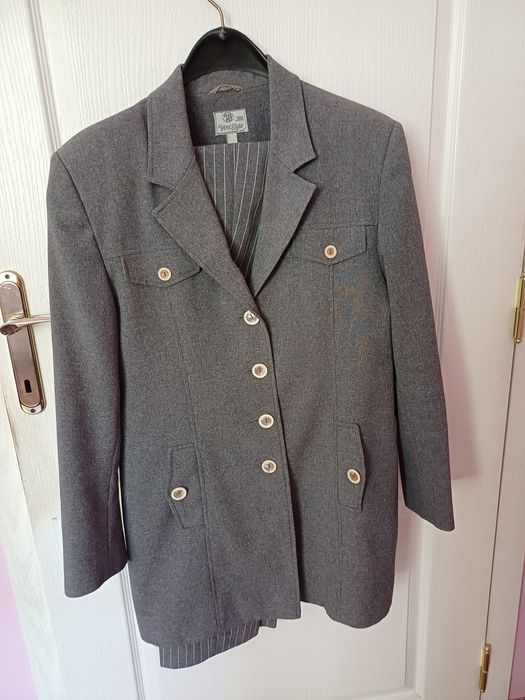 Спортно-елегантен костюм на ,,Вени стил"