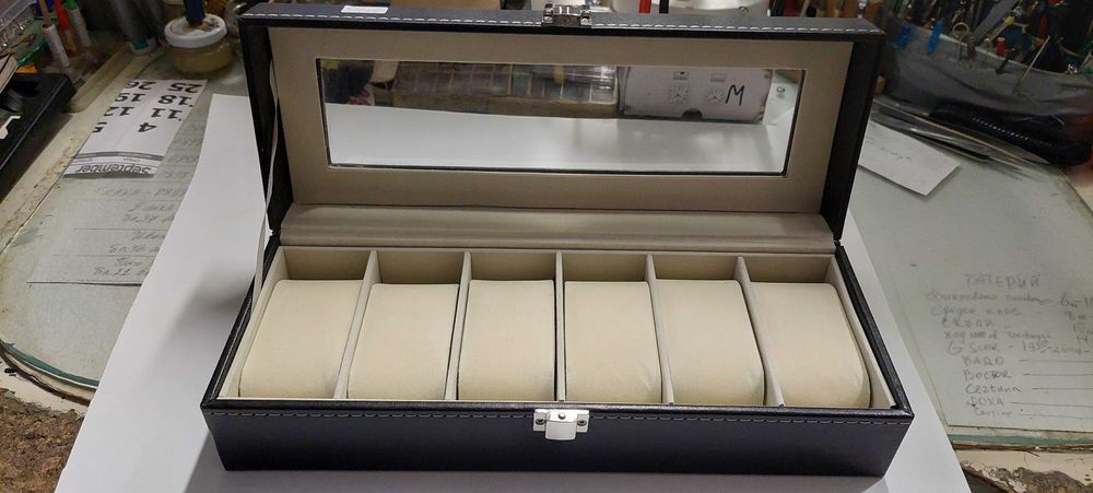 Кутия за съхранение на часовници