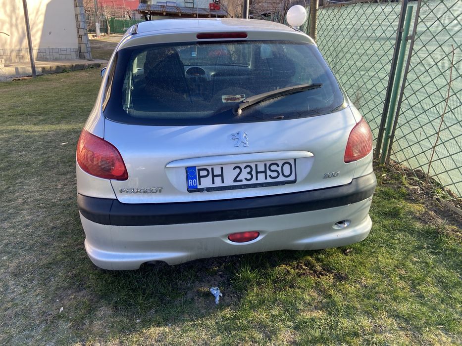 Vand Peugeot 206. Mai multe detalii la telefon