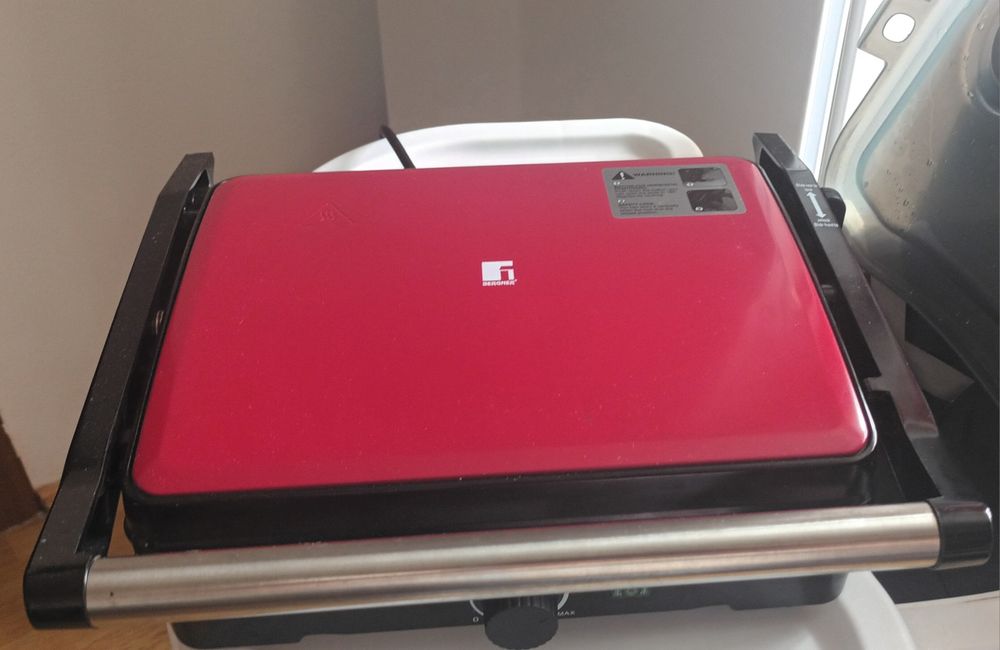 grill 2000w  rosu si negru