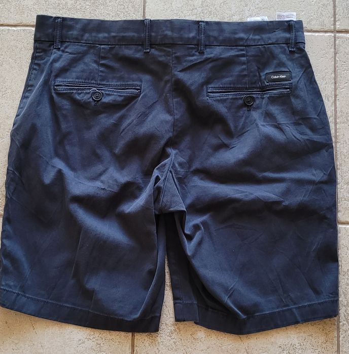 Vand pantaloni Calvin Klein