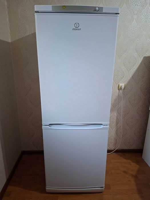 Продам холодильник Indesit SB 167.027