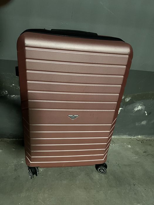 Чемодан размера L