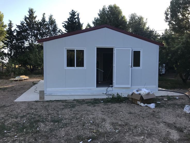 Construim case pe structură metalică din panouri Sebeș acoperiș grindă pătrată 10 cu 12 scândură de doi virgulă cinci tablă Bilka de 0,5 orice culoare