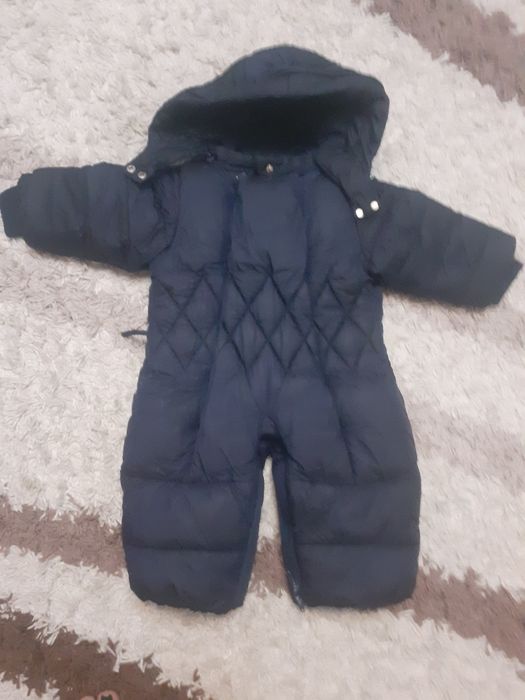 Продам комбинезоны зимние.