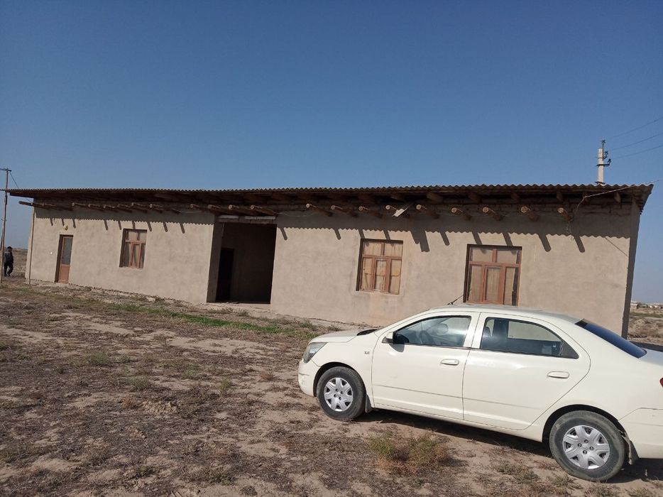 Майдони 2 гектар,60 сотих парники бор.3 хонали уйи бор