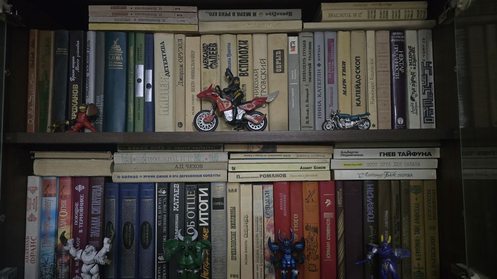 Продам книги разных писателей