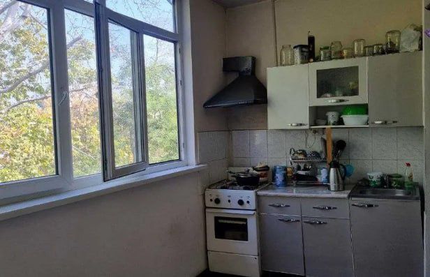 #Ц12  1/4/4 Кирпич 
С/уз совмещенный
Без мебели 
Ремонт средний 
Балко