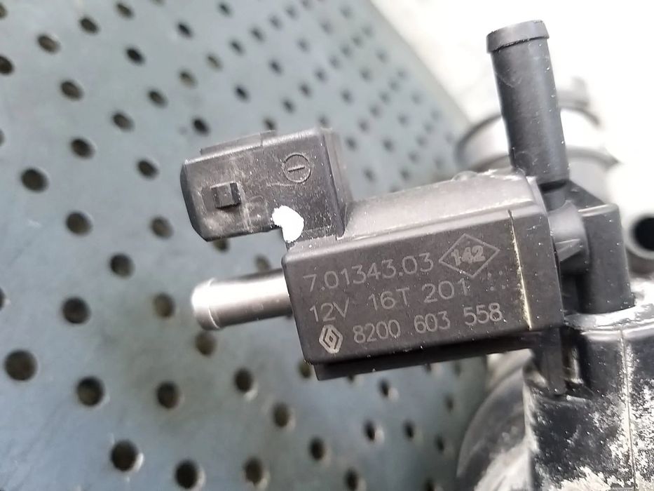 Furtun admisie aer cu senzor 0.9 tce renault clio 4 70134303 8200603558 146764382r