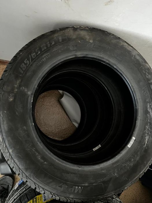 Шина 185/65 R15.