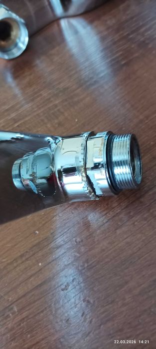 Смесител стенен за умивалник