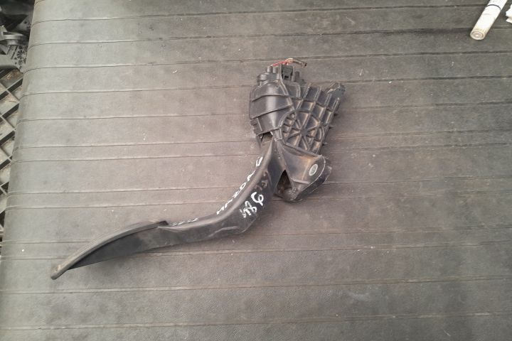 Pedala acceleratie 1988003400 198800-3400 1988003400 198800-3400 Mazd