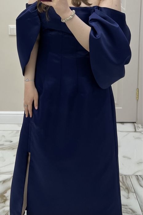 Платье синее продаю