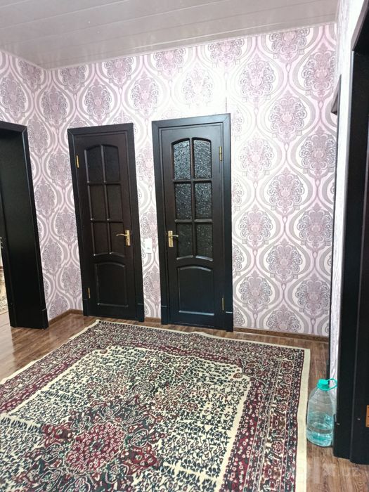 5 каватли янги домнинг 3 каватида 2 хонали квартира ижарага берилади