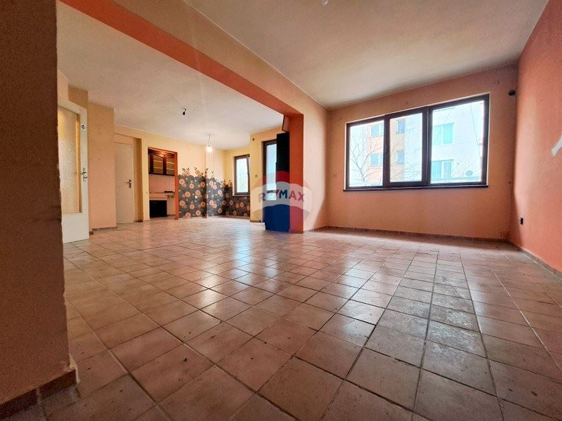 Продава се Тристаен апартамент в Варна, Лятно кино Тракия - 108 кв.м за 1621 €/кв.м - Снимка #1