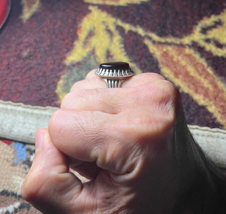 Мужской перстень из серебра с натуральным минералом/ Kumush uzuk 925