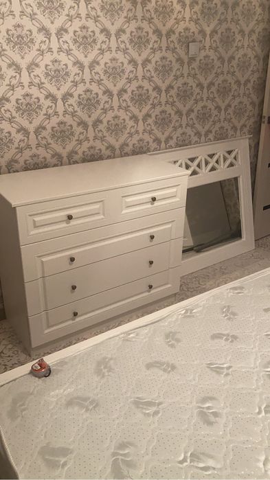 Продам спальный гарнитур