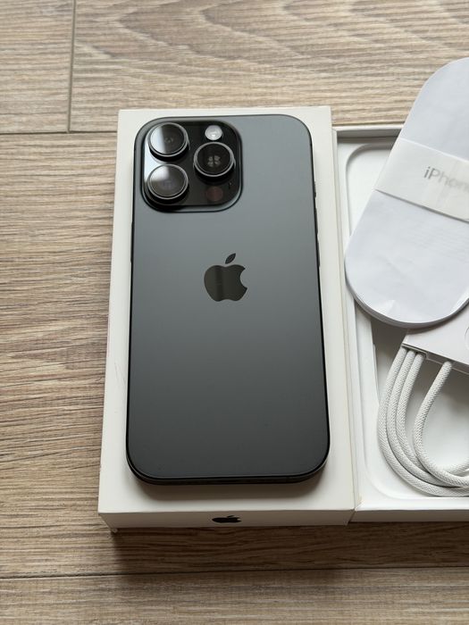 Iphone 16 PRO, bat.90% - negru titan
