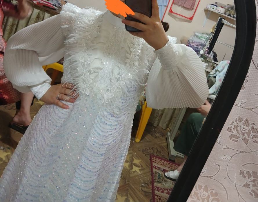 Toʻrli abaya, toshli