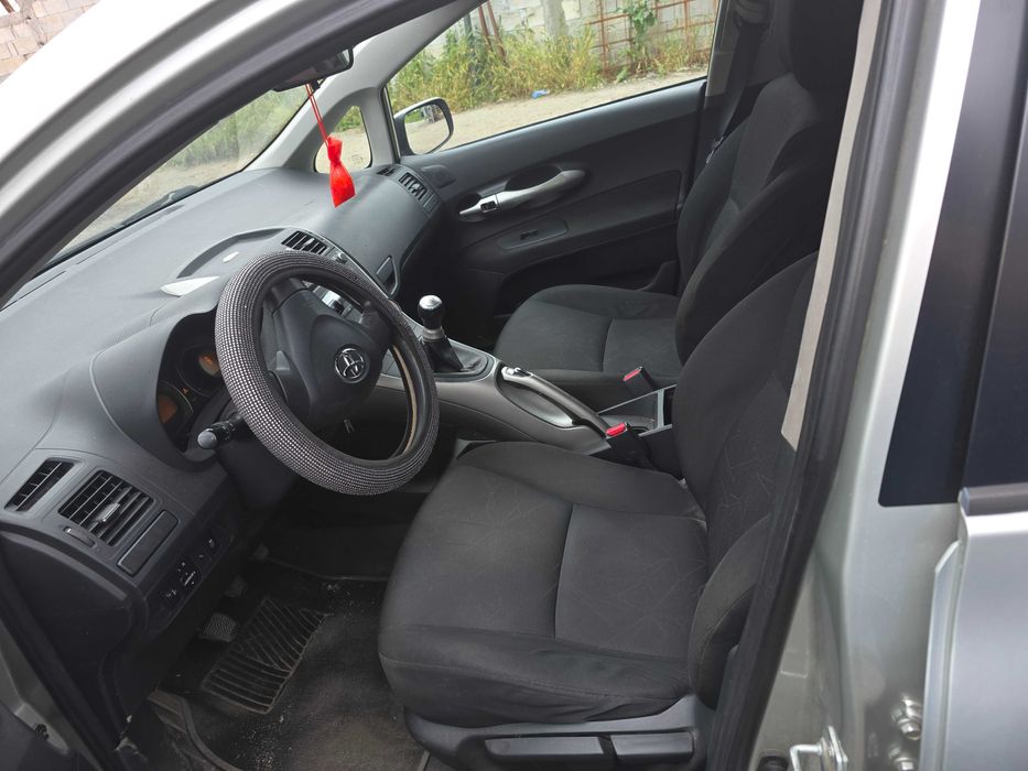 Toyota Auris 1.4 дизел/90 к.с /2007г- употребявана в добро състояние