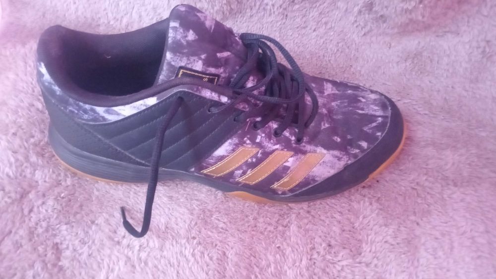 Vand adidași de la adiddas originali