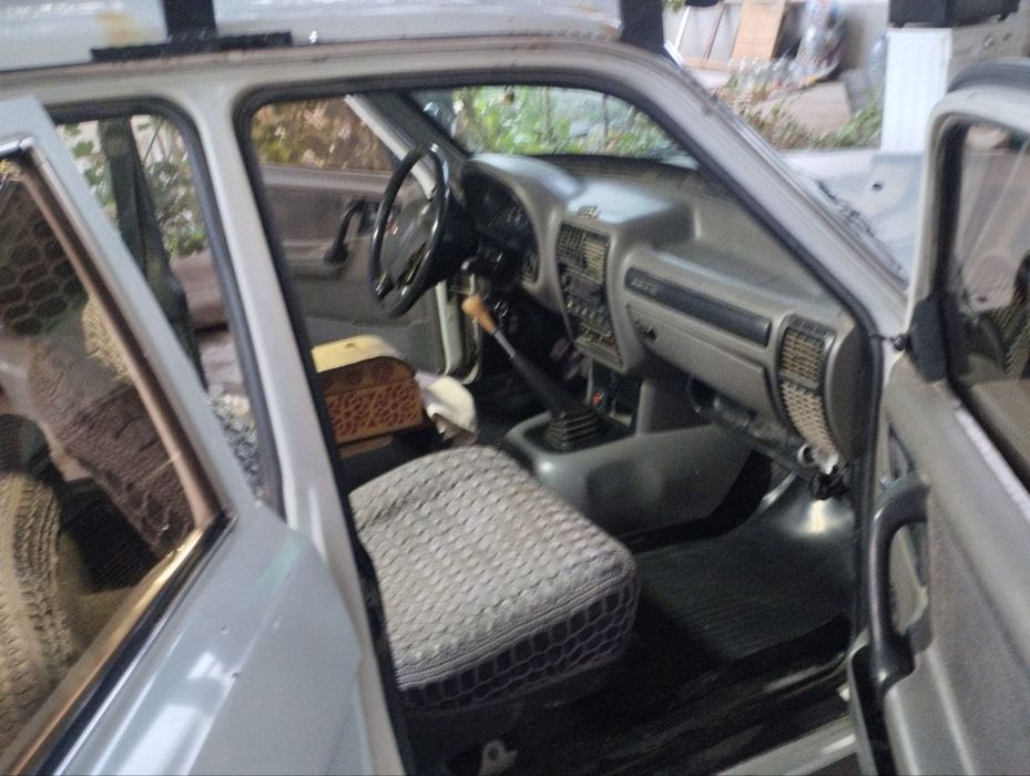 SROCHNOOOOO moshina sotiladi