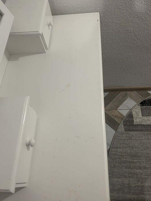 Vând măsuță de machiaj