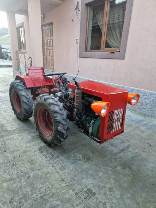 Tractoras articulat Valpadana