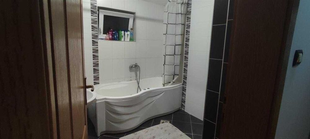 Дава се под наем Двустаен апартамент в Бургас, Славейков - 58 кв.м за 204 € - Снимка #1