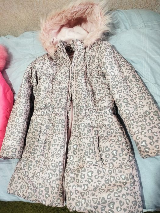 Продам две зимние куртки для девочки