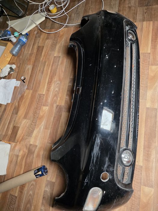 Предна броня VW New Beetle + решетки + 2 халогена (черна)