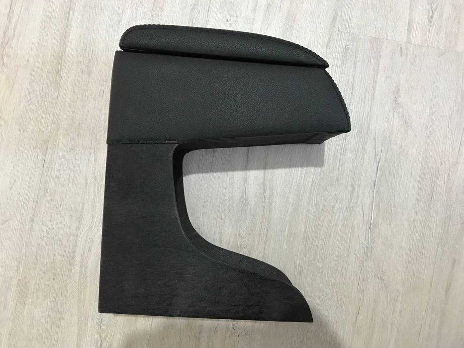 Продаются подлокотник на авто