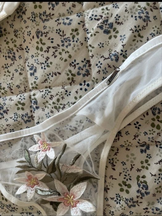 Set lenjerie alb cu broderie