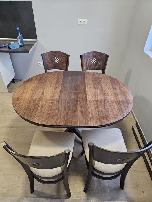 Масивна маса за хранене с 4 стола