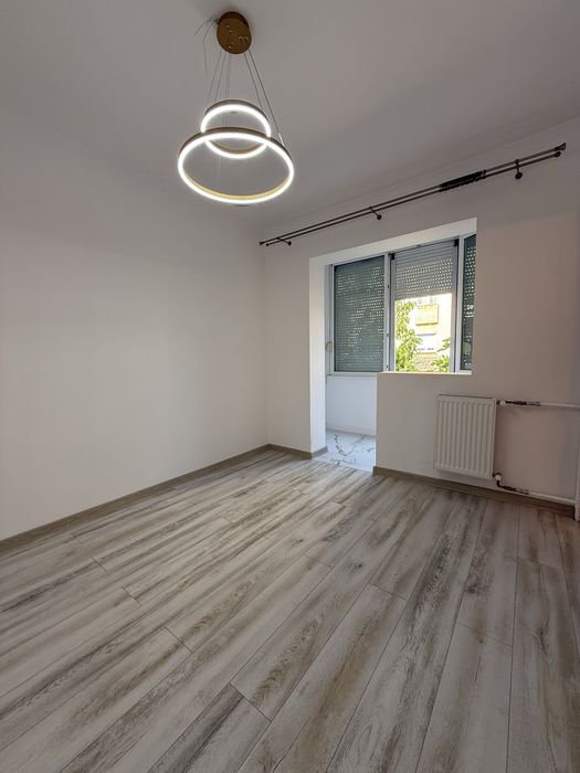 Vand Apartament 2 camere et 1