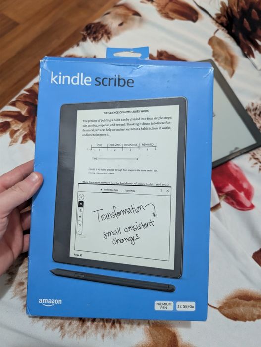 Vând tabletă kindle scribe pentru piese
