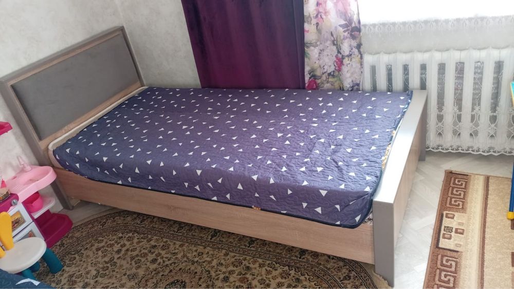 Продам кровать срочно .