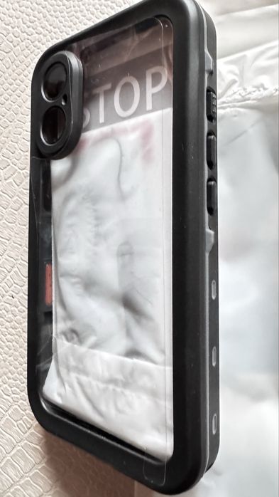 Кейс-чехол на айфон 16